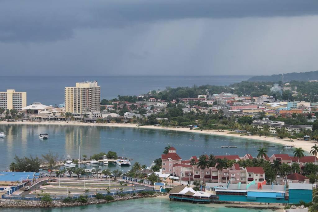 The View At Mystic Ridge Penthouse 78A Lägenhet Ocho Rios Rum bild